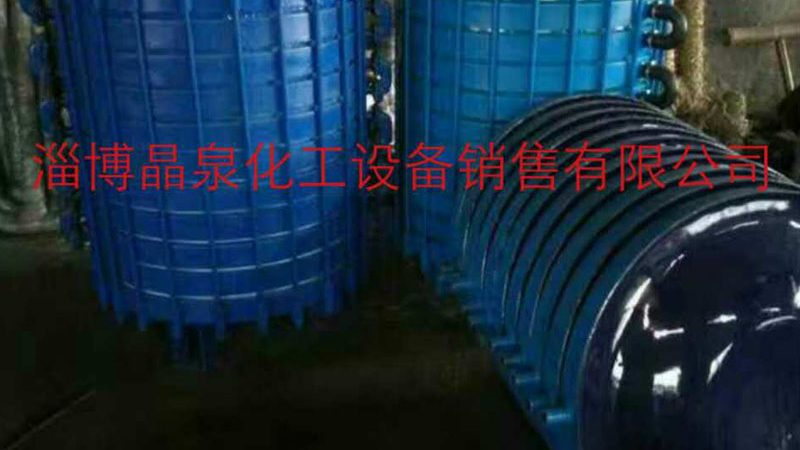 在选购蒸馏设备时，应根据实际使用环境和需求选择合适的材质。以下是一些建议：